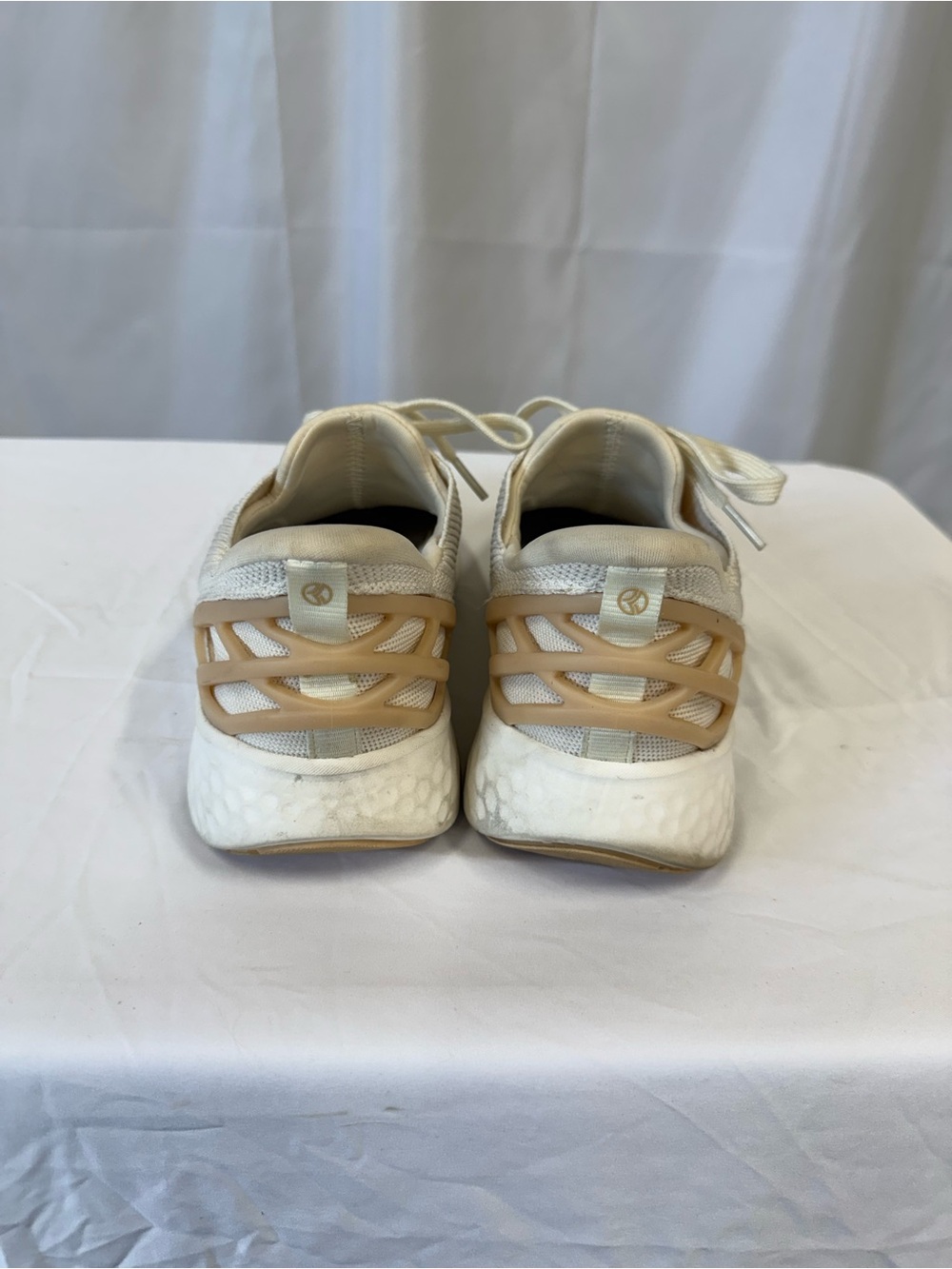 Kizik Womens 8 Athens hands-free cream sneaker slip on no laces. Needs cleaning - Picture 3 of 4